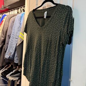 Latched Mama Green Polka Dot V-Neck Tee